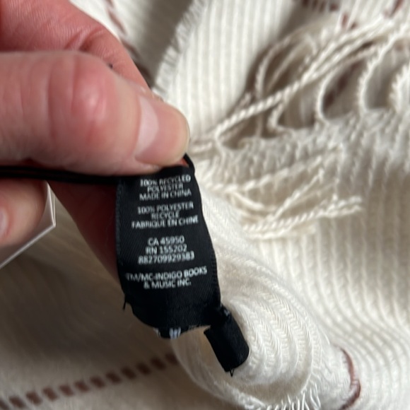 Love & Lore wrap scarf - Picture 5 of 5